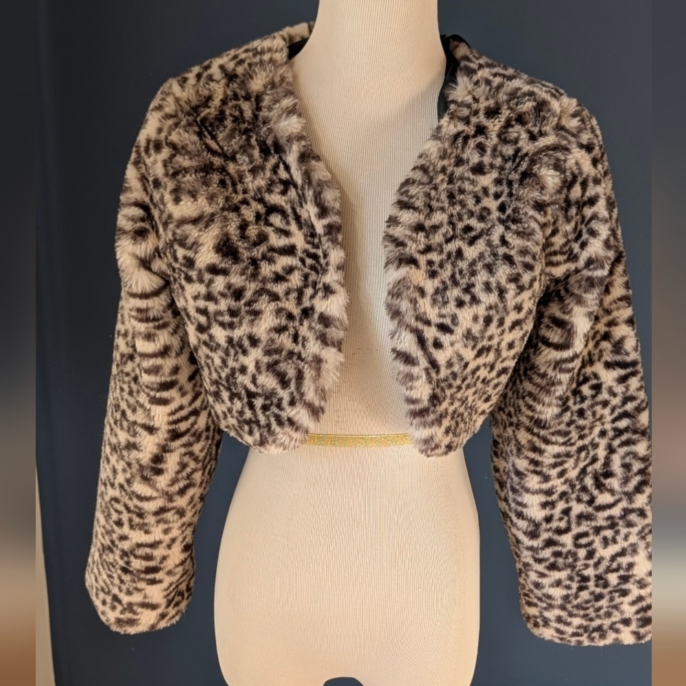 By & By Leopard Print Faux Fur Jacket Sz L Animal Print Cropped Style Sz L